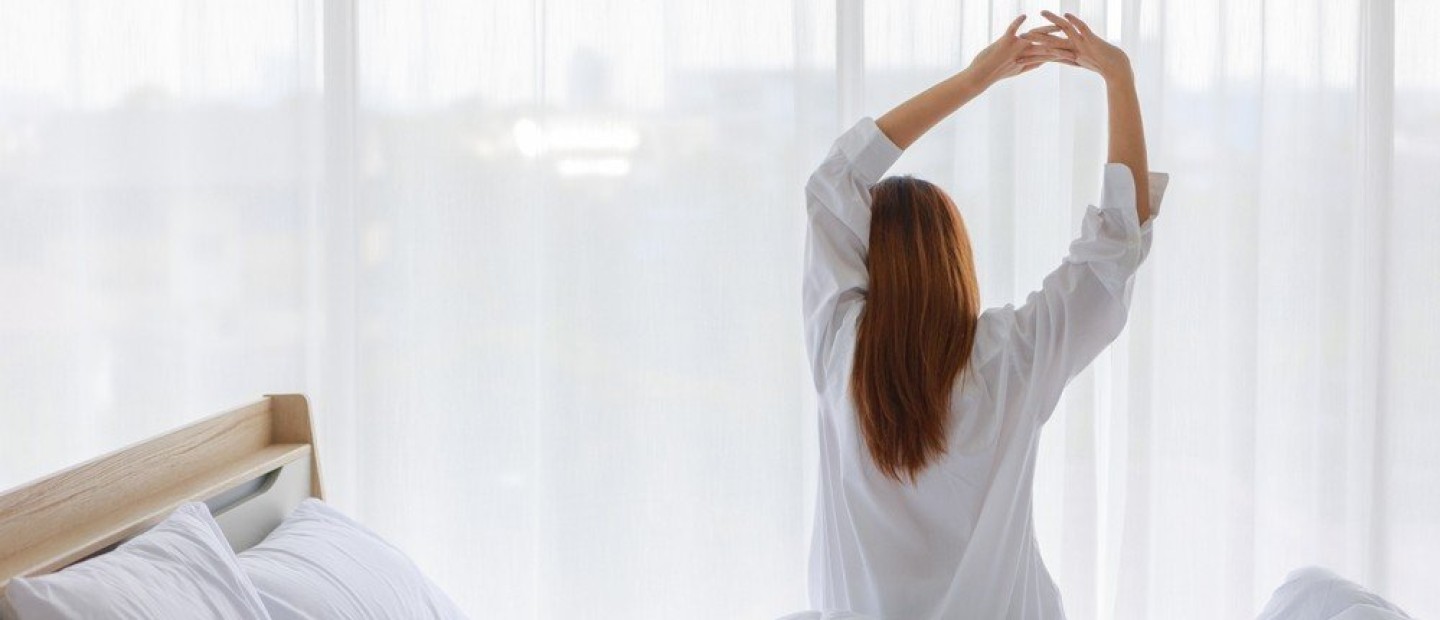 Τα 3 stretches που πρέπει να κάνετε πριν από τον ύπνο