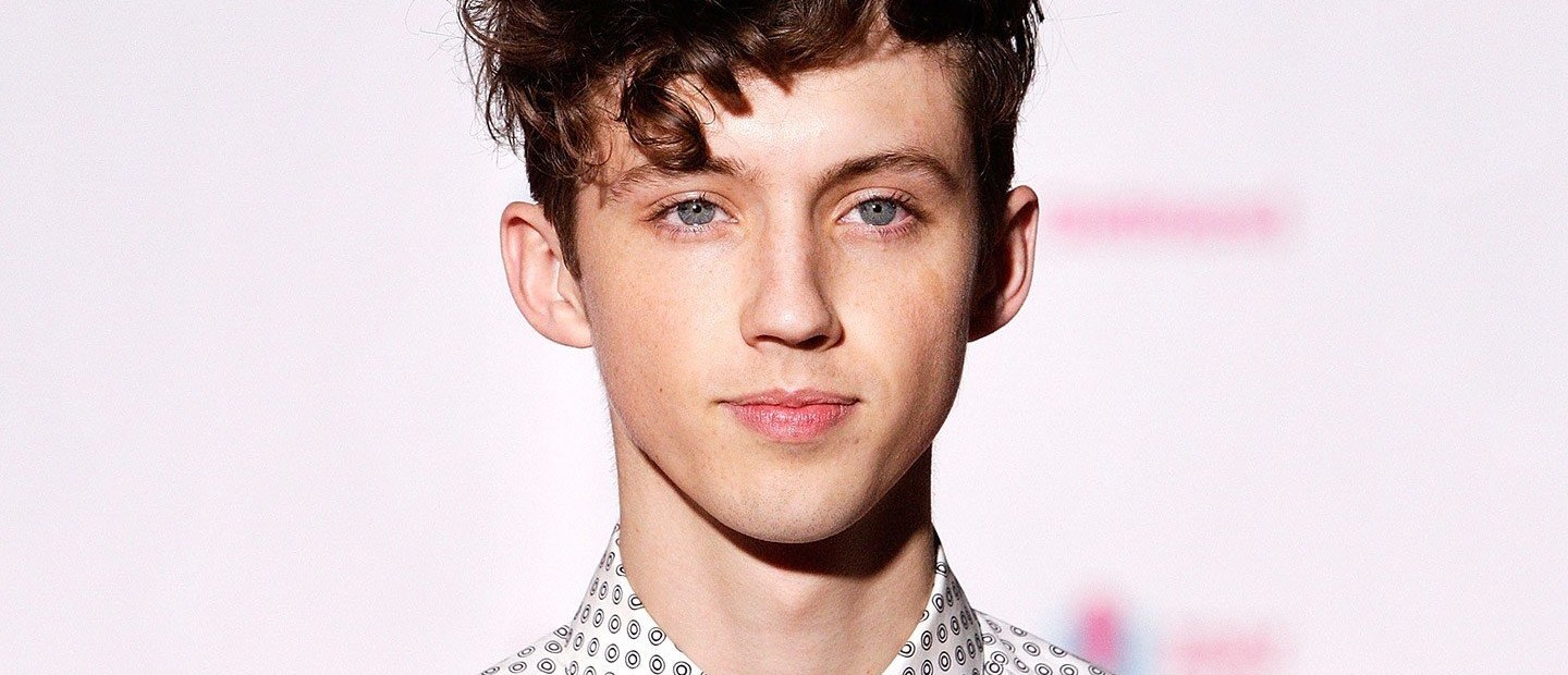 Ο Troye Sivan σε ένα ενδιαφέρον παιχνίδι ανίχνευσης ψεύδους 