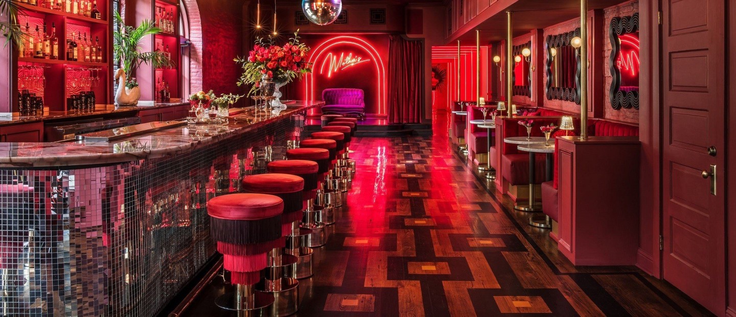 A Magenta Oasis: Το νέο bar στο Baton Rouge της Louisiana είναι ό,τι πιο aesthetic θα δείτε σήμερα