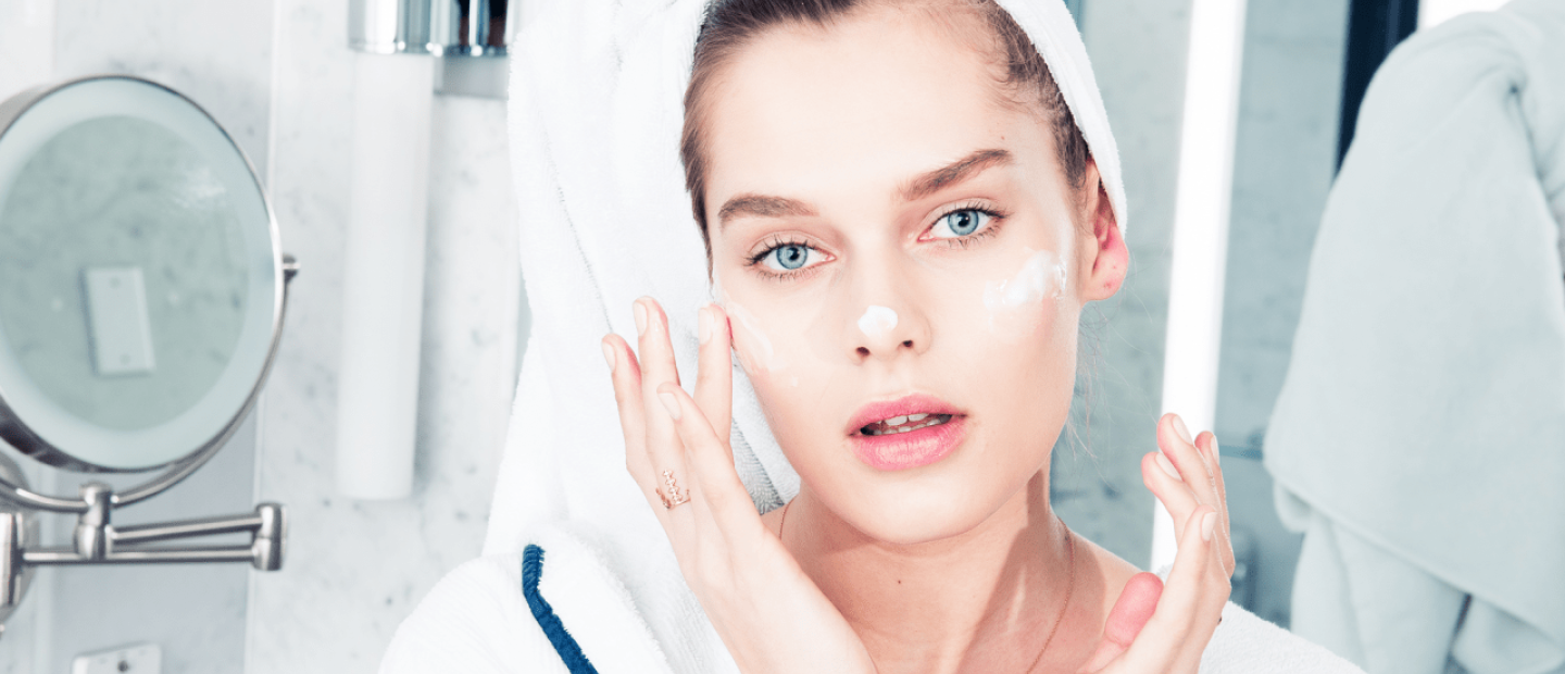 Τα 5 προϊόντα που πρέπει να βάλετε τώρα στο beauty case σας 