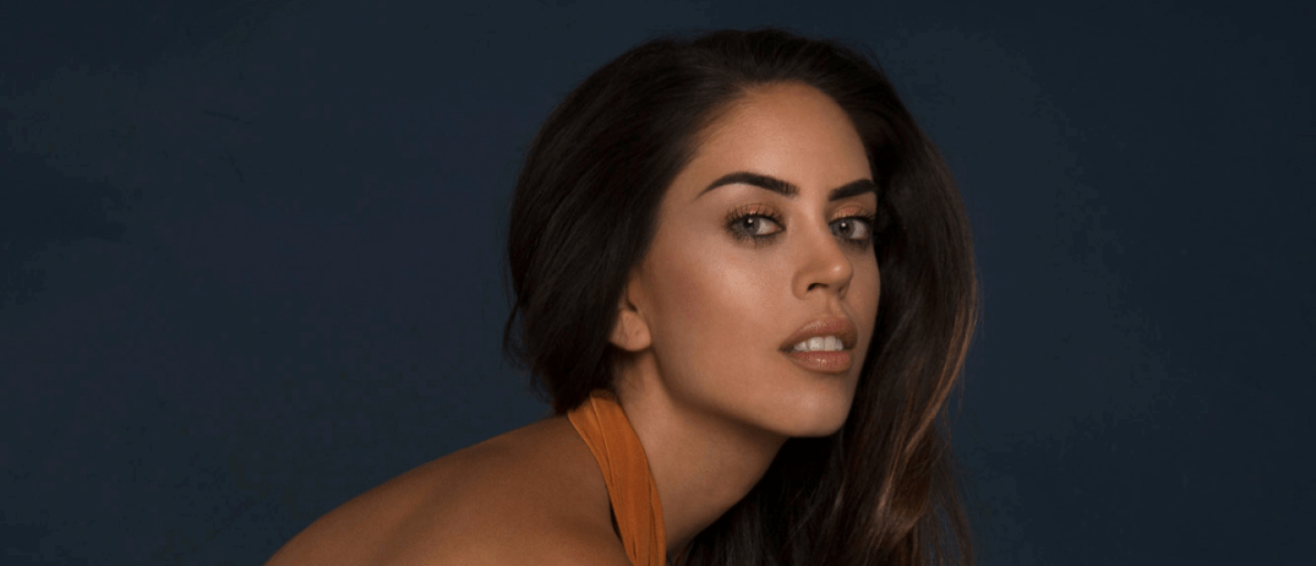 Espresso Makeup Trend: Η Κλαίρη Δημοπούλου δημιουργεί το απόλυτο φθινοπωρινό μακιγιάζ