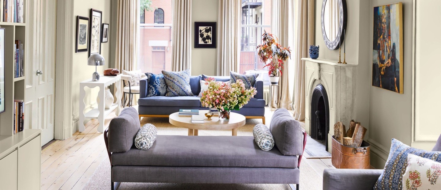 Μια κατοικία στο Brooklyn συνδυάζει ονειρικά τους γήινους με τους ψυχρούς τόνους