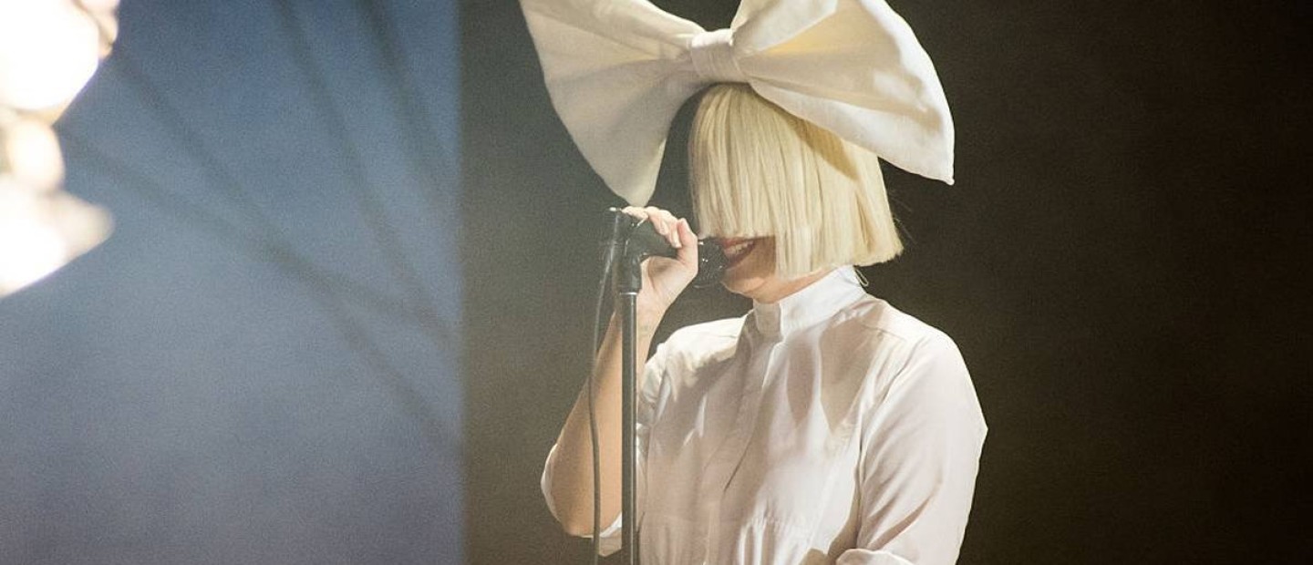 Gimme Love: Το νέο τραγούδι της Sia απέκτησε video clip