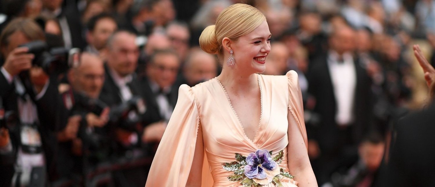 Αυτές είναι οι καλύτερες εμφανίσεις της Elle Fanning στο κόκκινο χαλί 