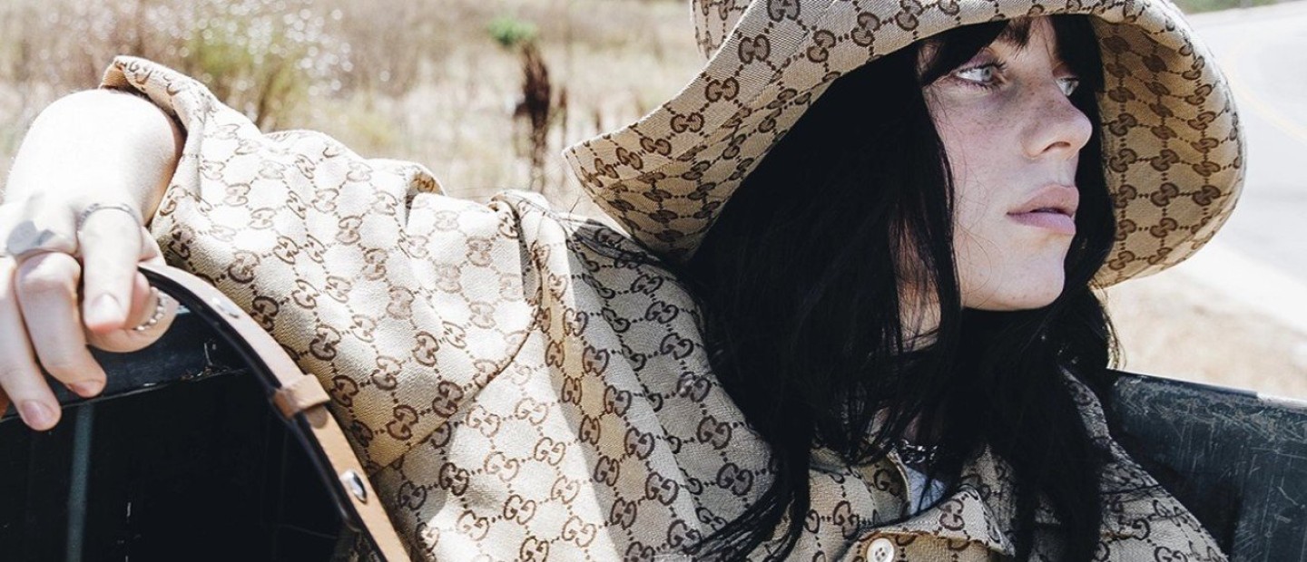 Η Billie Eilish θυμάται του στίχους από τα πιο viral τραγούδια της