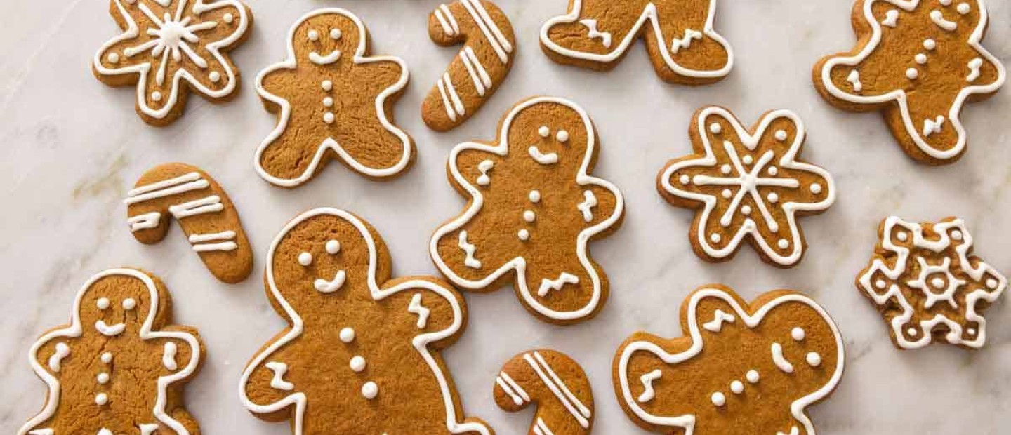 Gingerbread cookies με μέλι: Ο Άκης Πετρετζίκης παρουσιάζει την πιο εύκολη και νόστιμη συνταγή