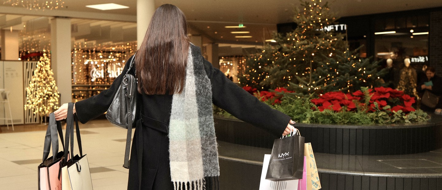 The Sparkle of Christmas: Τα go-to outfits & τα δώρα που ανυπομονούμε να προσφέρουμε στους αγαπημένους μας