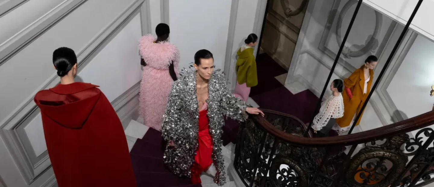 Paris Haute Couture SS24: Το artistic Valentino show και το εντυπωσιακό fashion collaboration του Jean Paul Gaultier