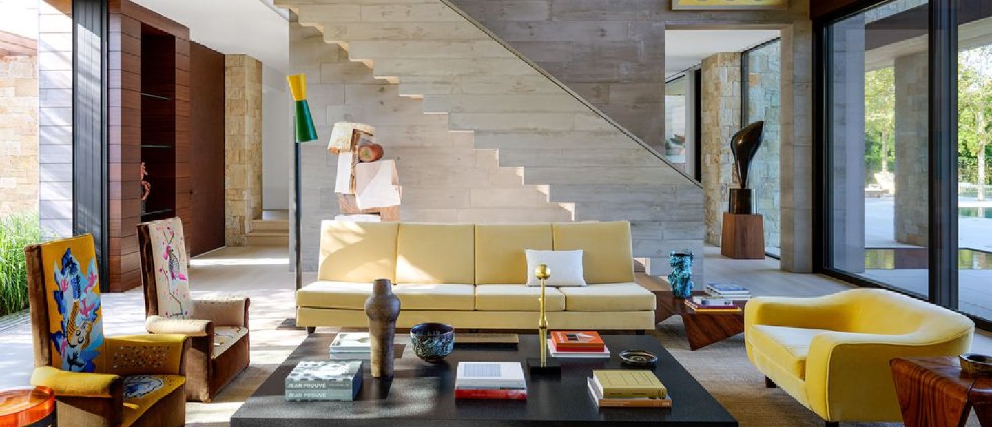 Μια εξοχική κατοικία στο Hamptons γεμάτη τέχνη και πολυτελή στοιχεία