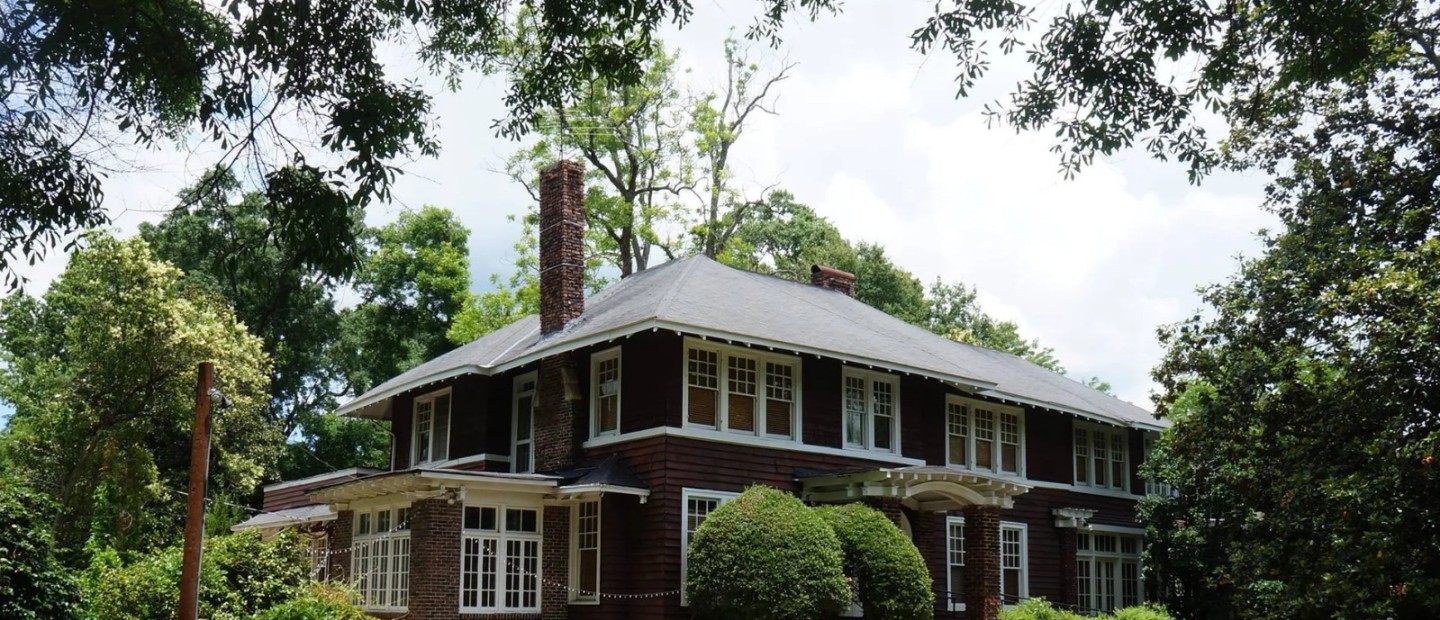 5 σπίτια διασημοτήτων όπου μπορείτε να περάσετε μια αξέχαστη νύχτα