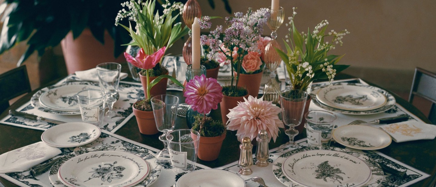Spring art de la table: 6 βήματα για να δημιουργήσετε το πιο colorful σκηνικό στο τραπέζι σας