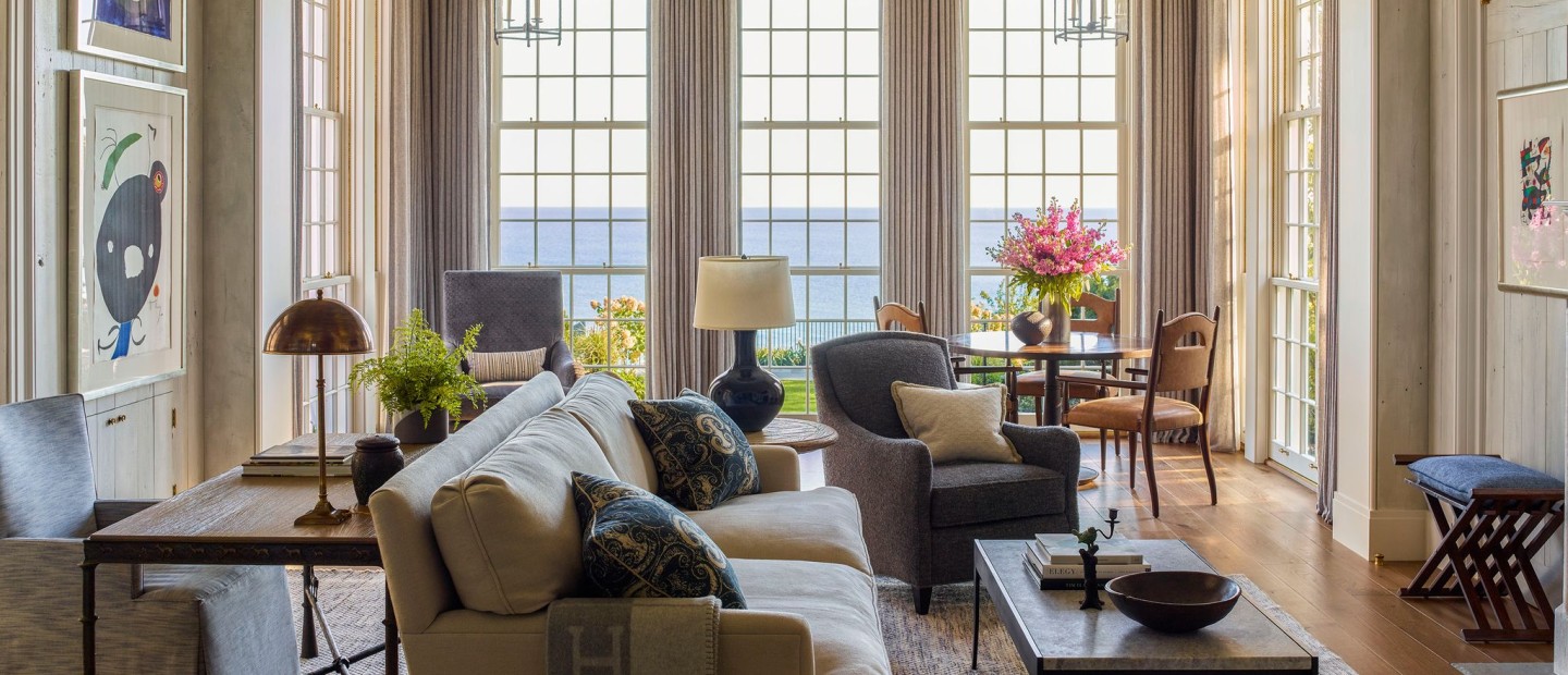 Αυτή η φωτεινή εξοχική κατοικία στη λίμνη Michigan «μυρίζει» άνοιξη