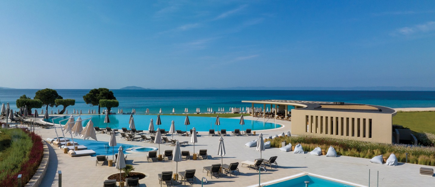 Το resort στη Χαλκιδική που υπόσχεται να μας χαρίσει άλλο ένα καλοκαίρι γεμάτο πολυτέλεια κι εκπλήξεις
