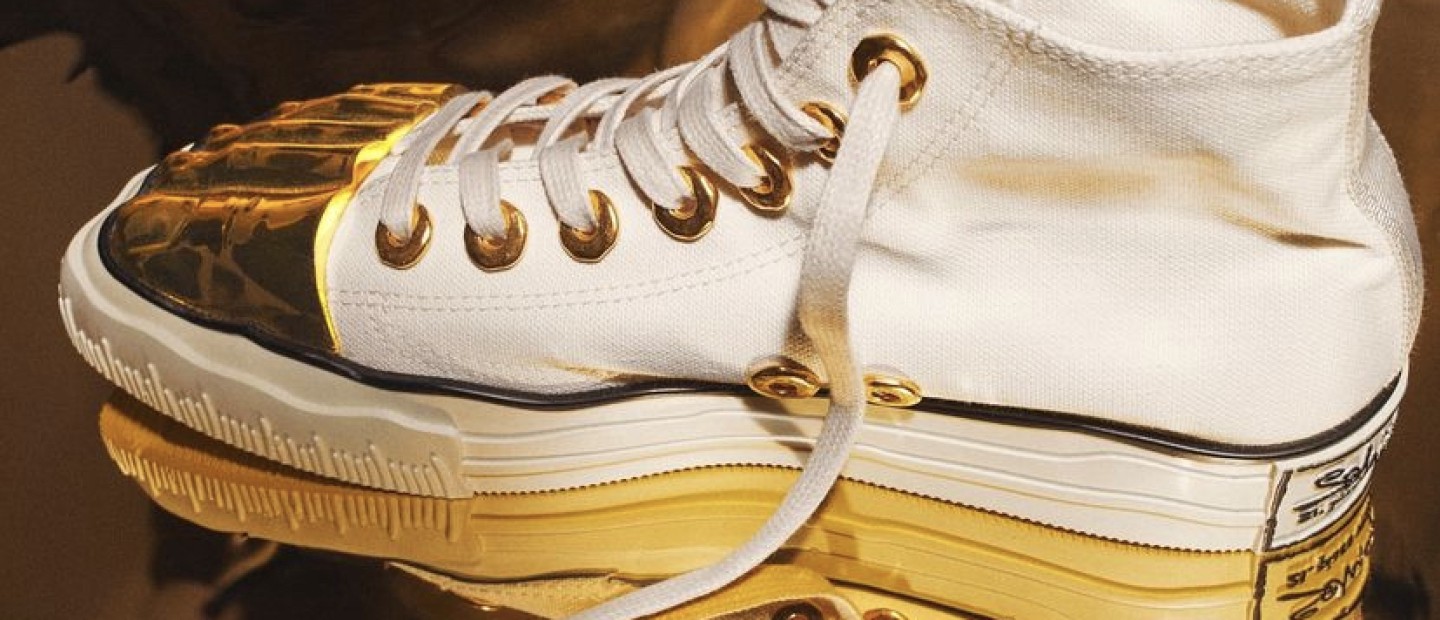 Η Schiaparelli δημιούργησε για πρώτη φορά ένα sneaker για τον οίκο