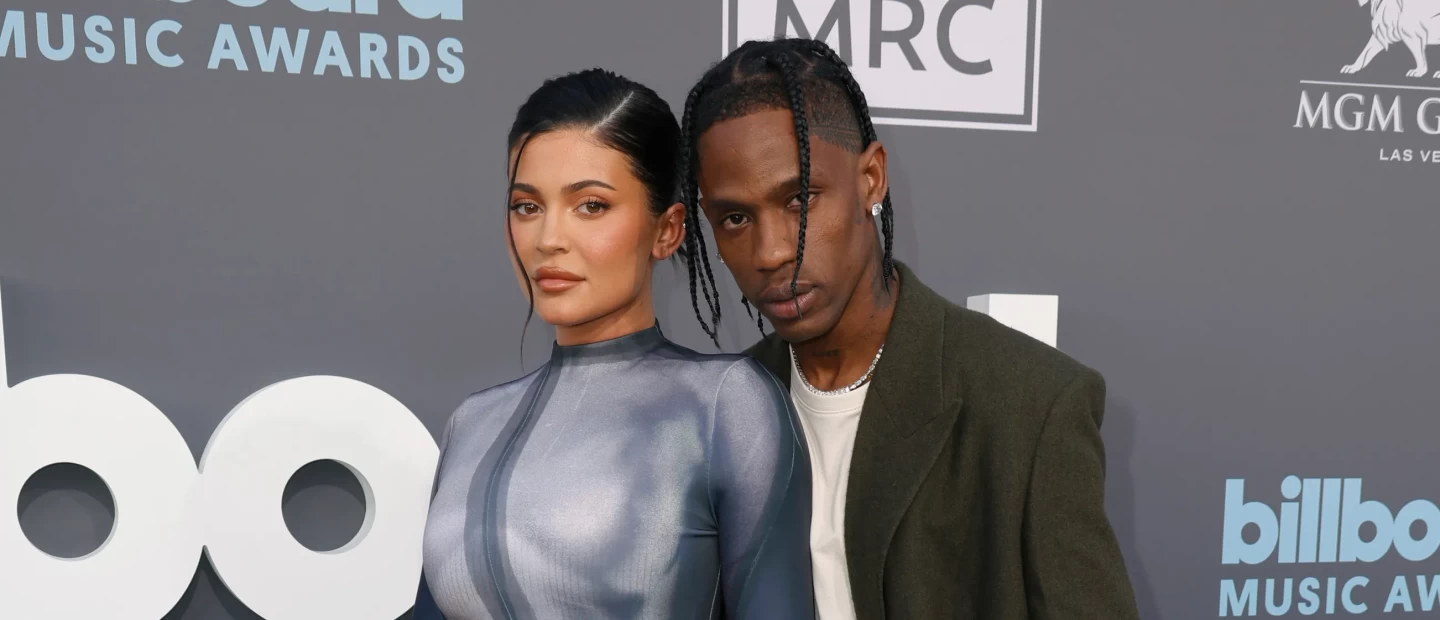 Travis Scott: Πώς κατάφερε να κάνει την Ελλάδα και την παράδοσή της viral στα social media;