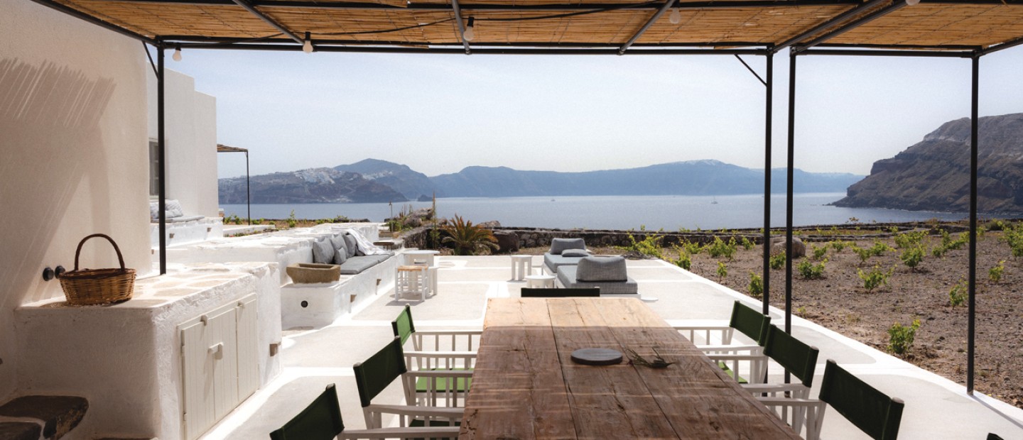 Ένα μαγευτικό καταφύγιο στη Θηρασιά, ιδανικό για στιγμές πολυτέλειας και χαλάρωσης