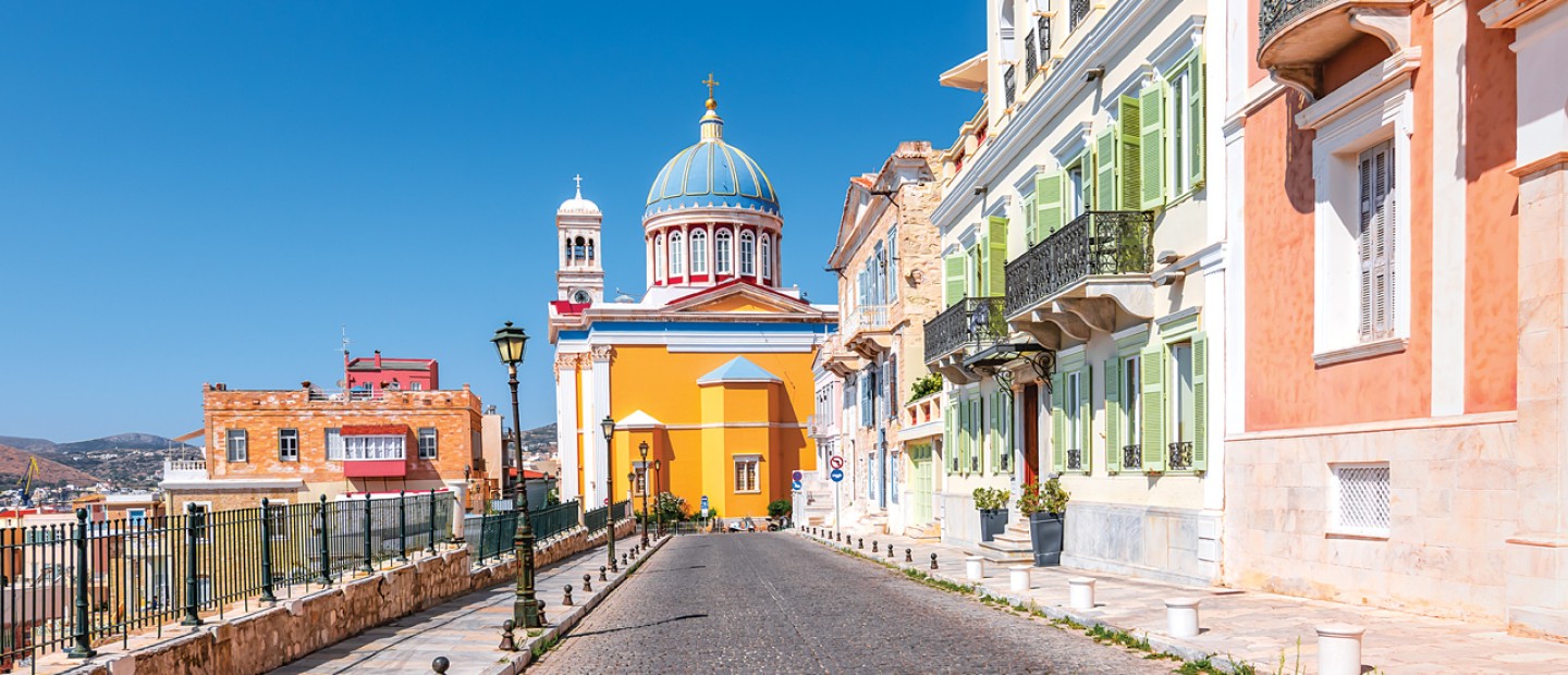 Σύρος: Η Αρχόντισσα των Κυκλάδων μας συστήνεται μέσα από τα μάτια ενός ανθρώπου που τη ζει αυθεντικά 