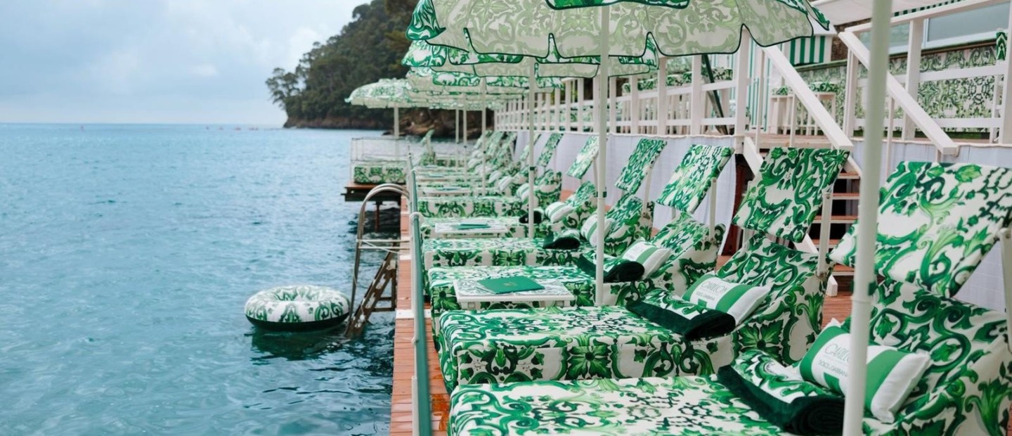 Η Dolce&Gabbana «προσγειώνεται» στο beach club του Le Carillon στο Portofino