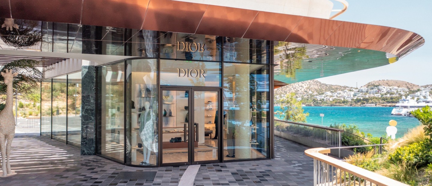 Περιηγούμαστε στον Νο1 προορισμό για luxury shopping στην Αθηναϊκή Ριβιέρα 
