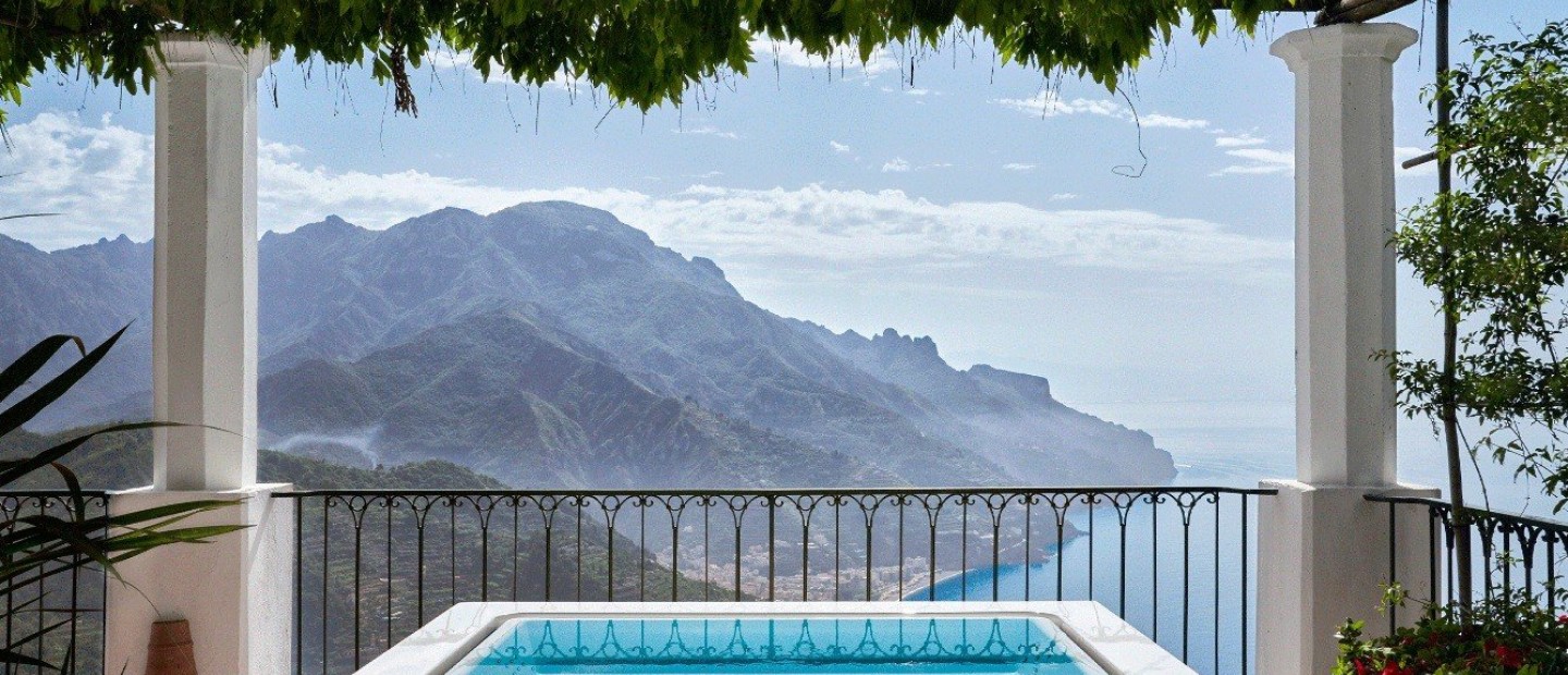 5 ανυπέρβλητα resorts με φόντο τα πιο iconic σκηνικά της Ιταλίας 