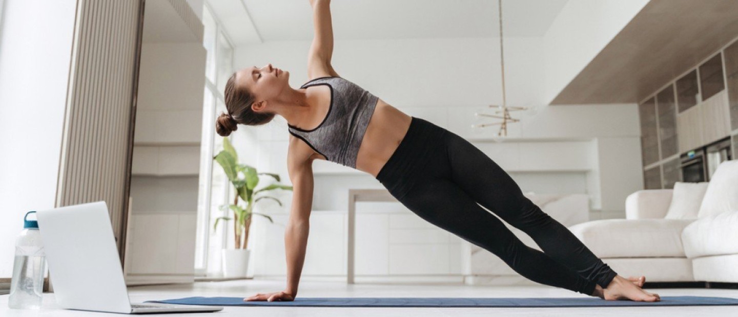 Curtsy Lunge: Το workout που γυμνάζει όλο το σώμα, σύμφωνα με μία head trainer