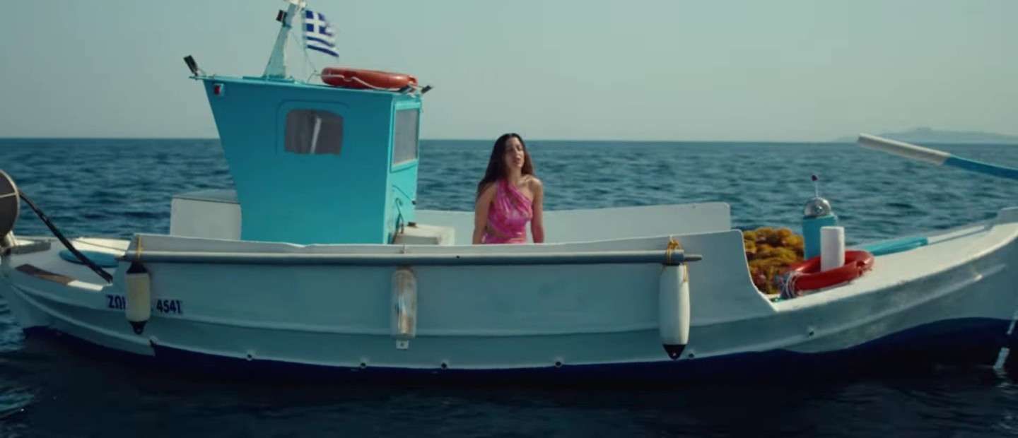 Μαρίνα Σάττι: Η τραγωδία της Μεσογείου στο νέο της video clip, το ηχηρό μήνυμα και η συγκινητική αφιέρωση στον πατέρα της