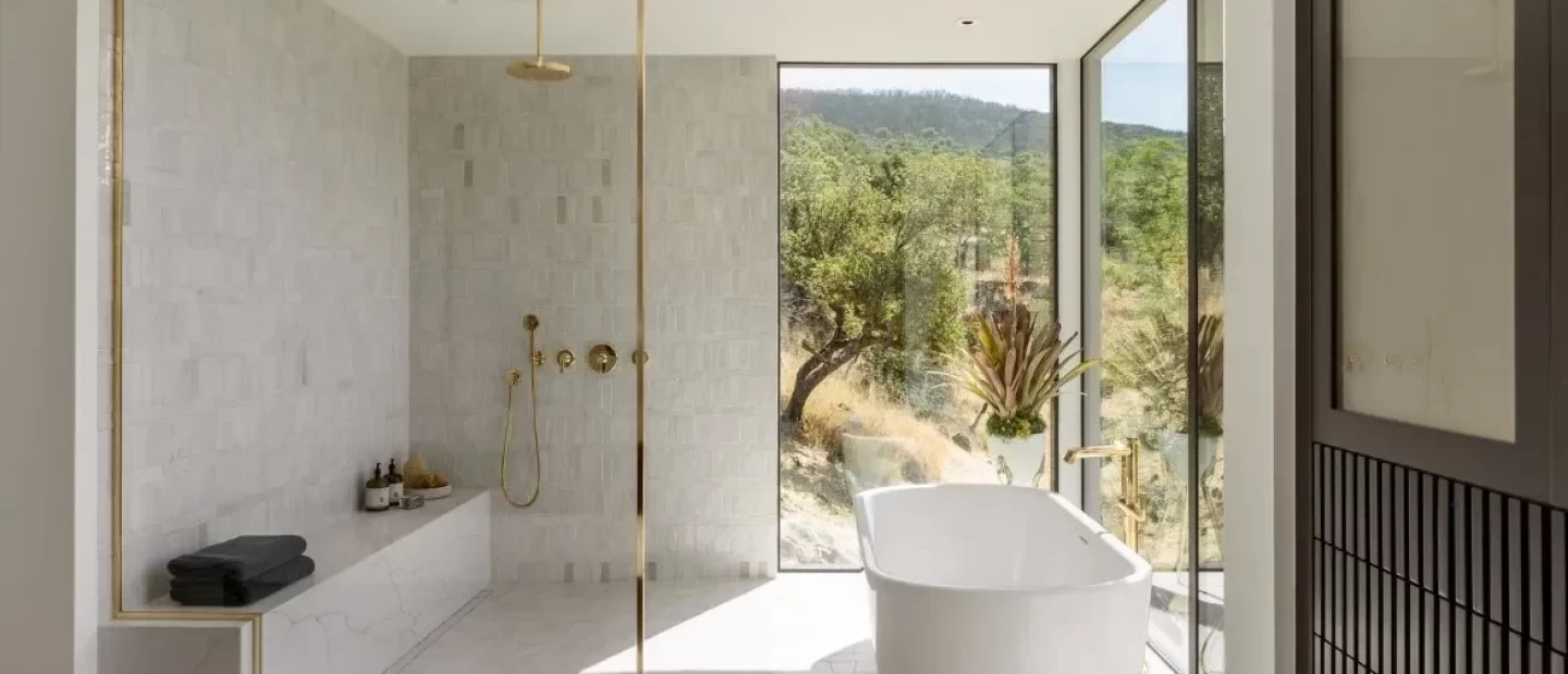 Bathroom Trends: Οι τάσεις που θα μεταμορφώσουν το μπάνιο σας τη νέα σεζόν