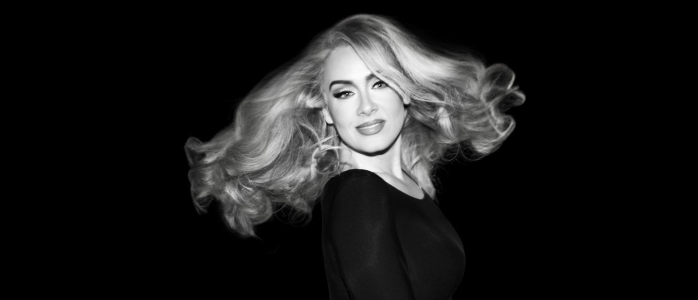 Η Adele ερμηνεύει live το Hello και μαγεύει το κοινό στο Μόναχο