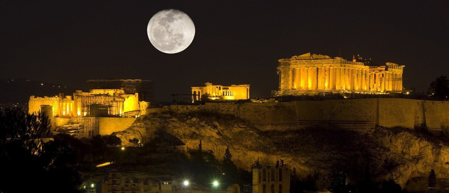 Αυγουστιάτικη Πανσέληνος: Πού θα την απολαύσουμε φέτος σε Αθήνα και Θεσσαλονίκη