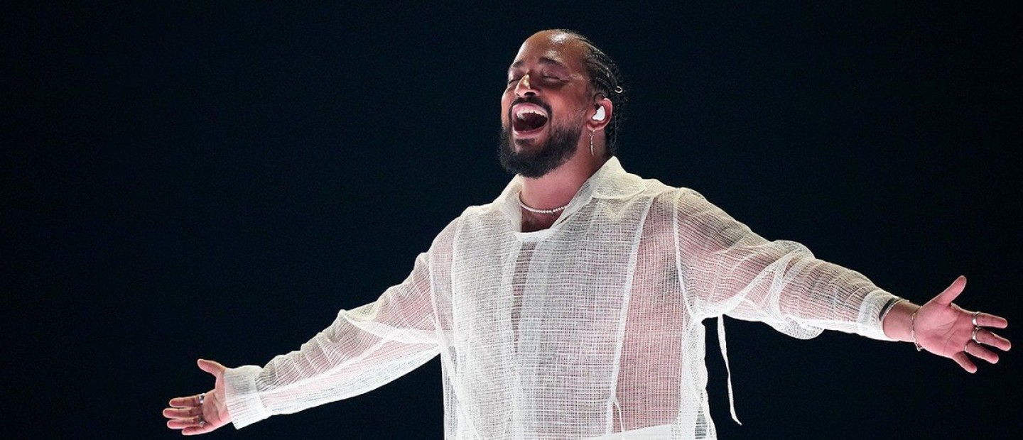 Απολαύστε την υπέροχη ερμηνεία του Slimane στους Ολυμπιακούς Αγώνες του Παρισιού