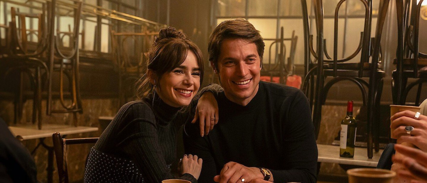 Το καστ του "Emily in Paris" απαντά στα μηνύματα των θαυμαστών του 