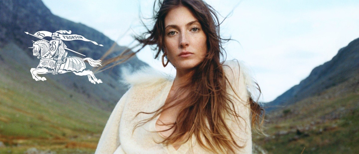 Οι κόρες της Phoebe Philo και της Kate Moss πρωταγωνιστούν στη νέα καμπάνια του οίκου Burberry 