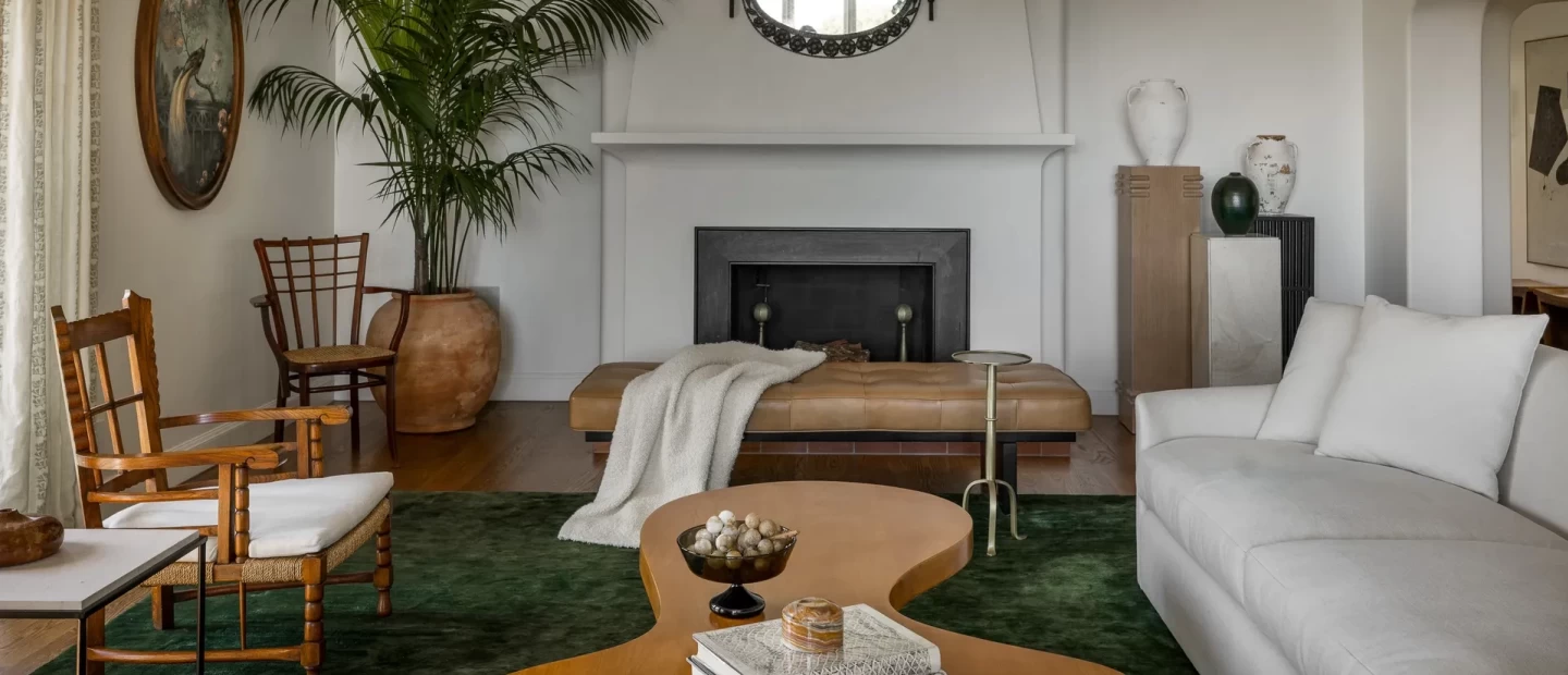 Μια βίλα ισπανικού στιλ του 1920 στην Καλιφόρνια που αποκαταστάθηκε με σεβασμό στις ρίζες της