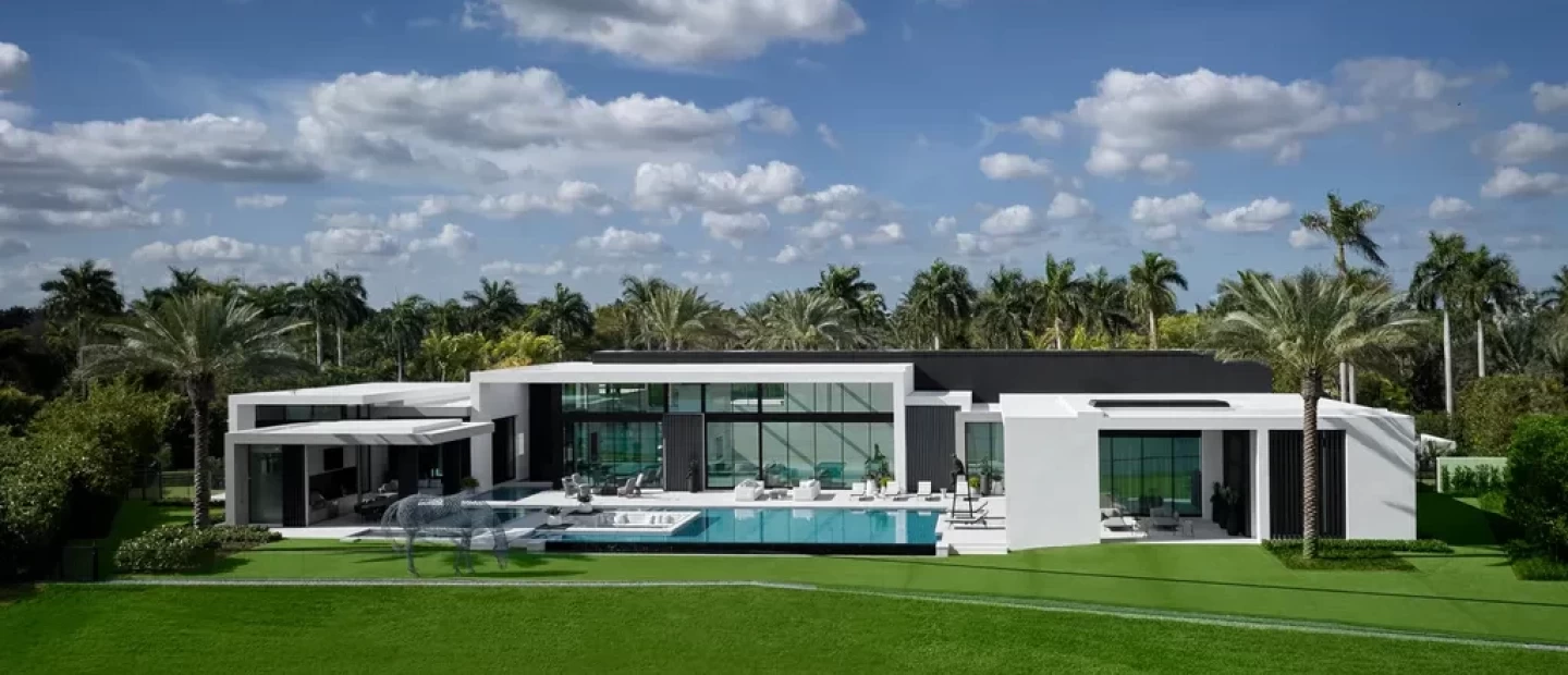 Αυτό το σπίτι στη Φλόριντα είναι αφιερωμένο στο φως, στην τέχνη και στη δύναμη της φύσης