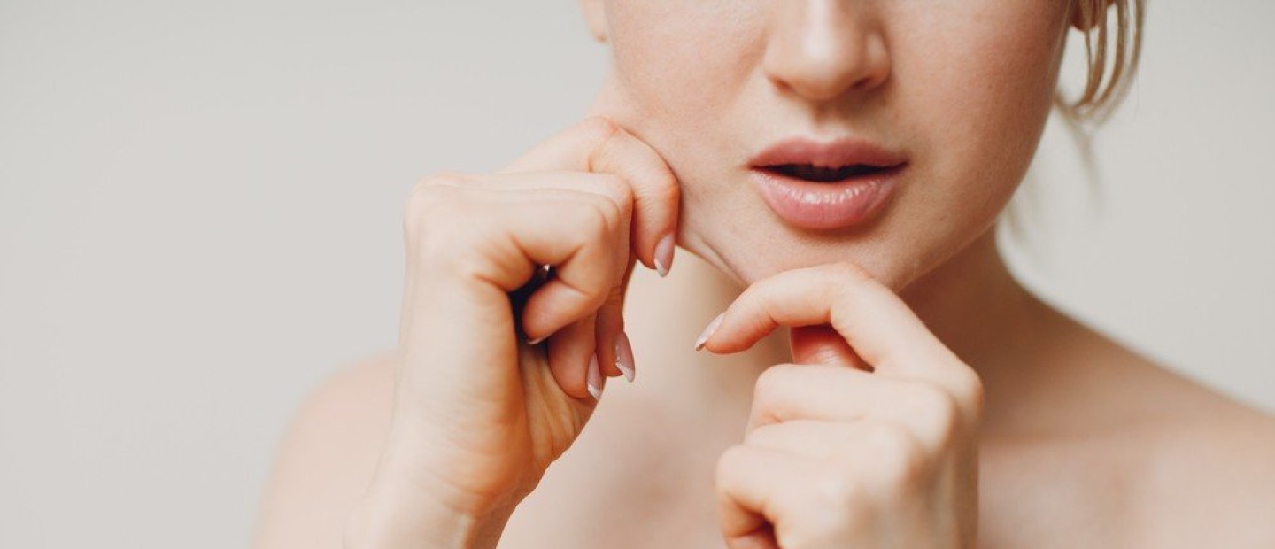 Facial Exercises: 3 ασκήσεις για το πρόσωπο που όντως δουλεύουν 