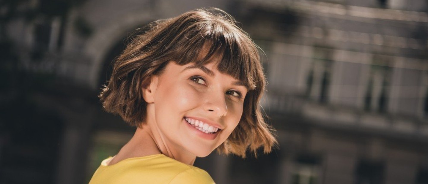 Λιπαρά μαλλιά: 6+1 tips για να τα καταπολεμήσετε 