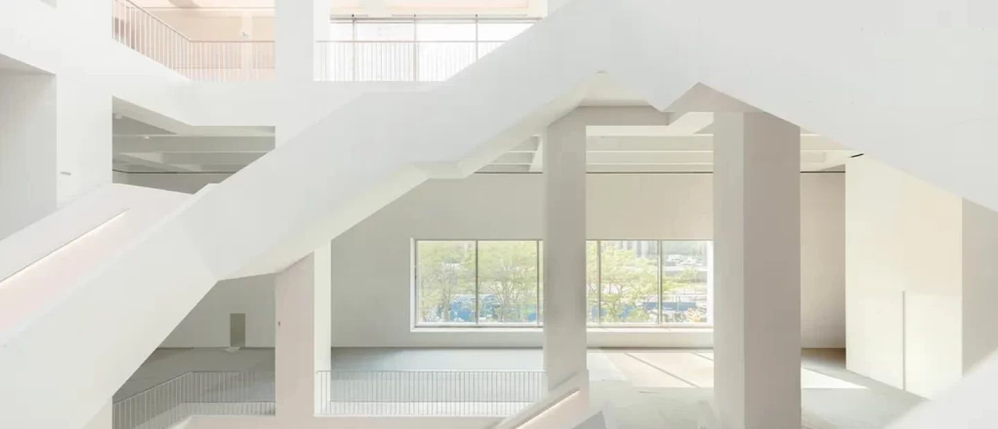 Το νέο Museum of Modern Art της Βαρσοβίας επανερμηνεύει την έννοια του μινιμαλισμού