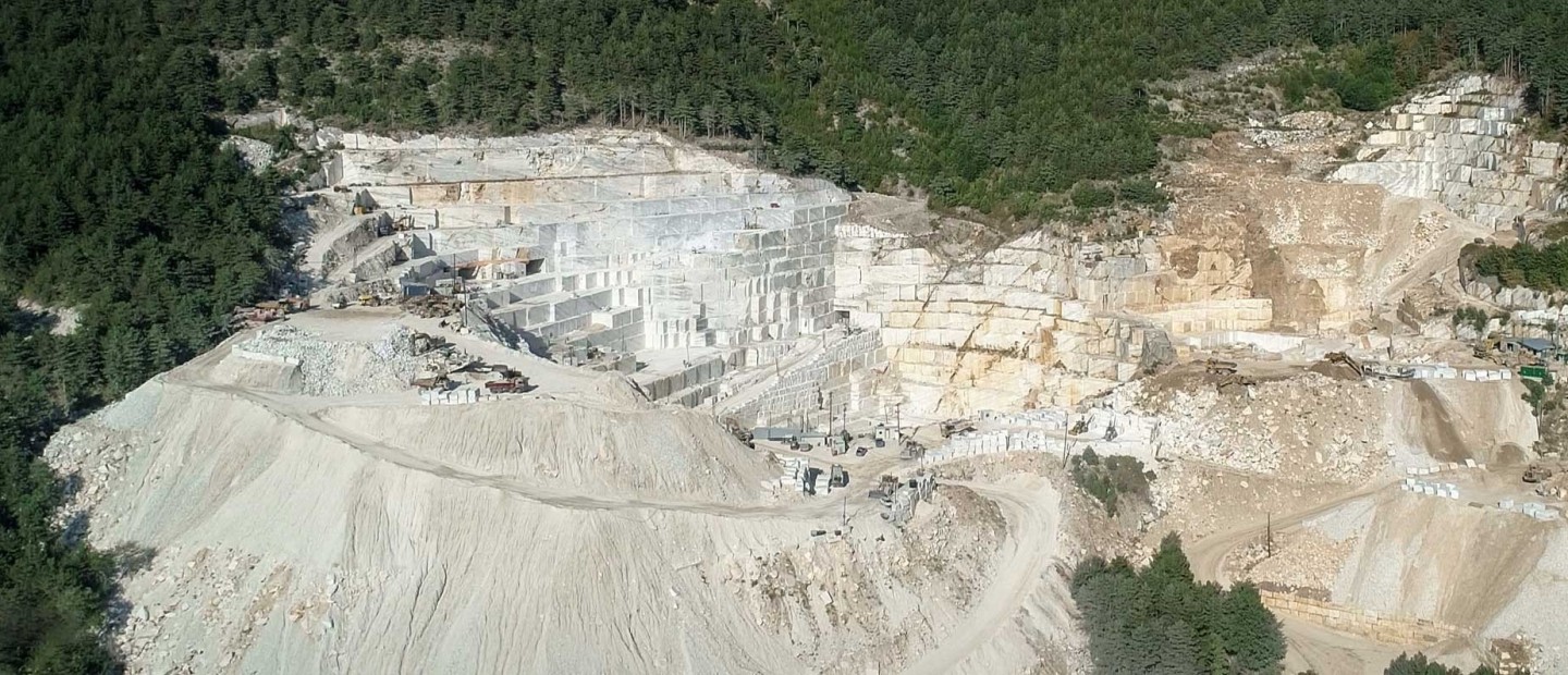 Στα λατομεία Βώλακα της Δράμας ξεκίνησε γυρίσματα παραγωγή του Netflix - Ποια μεγάλα ονόματα του Hollywood βρίσκονται στην Ελλάδα;