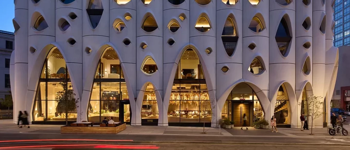 The Future Is Here: Το πρώτο ξενοδοχείο με θετικό ισοζύγιο άνθρακα στις ΗΠΑ άνοιξε τις πόρτες του στο Ντένβερ