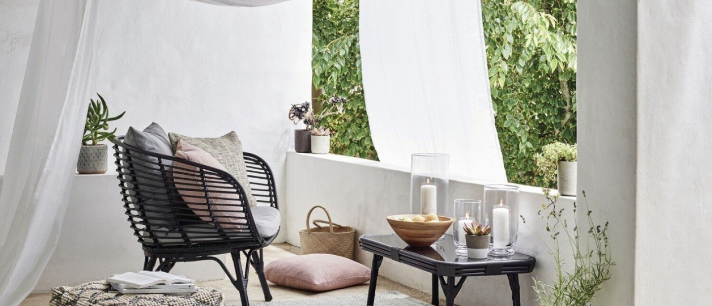 Fall Balcony Makeover: Πώς να δημιουργήσετε cozy ατμόσφαιρα στο μπαλκόνι σας