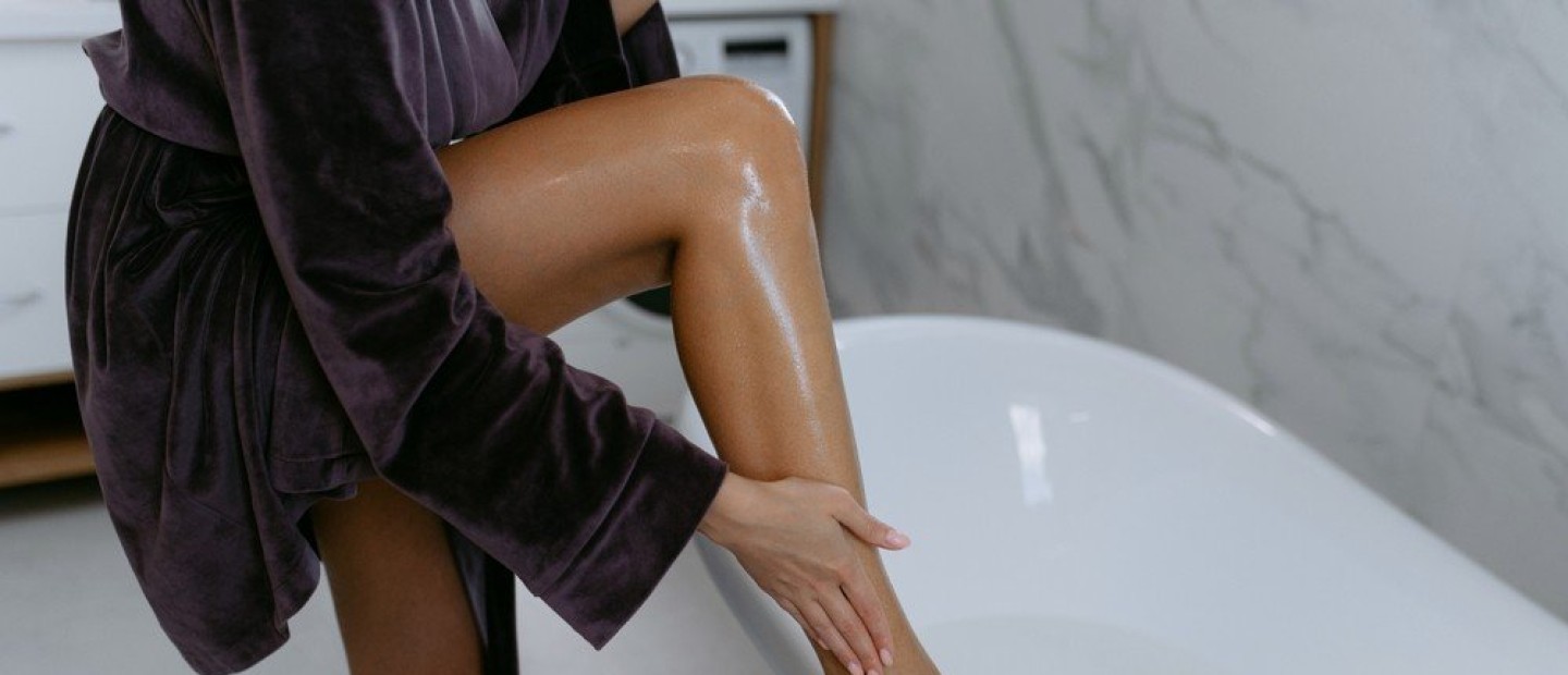 Πρέπει να βάζουμε lotion σώματος ή λάδι μετά το ντους;