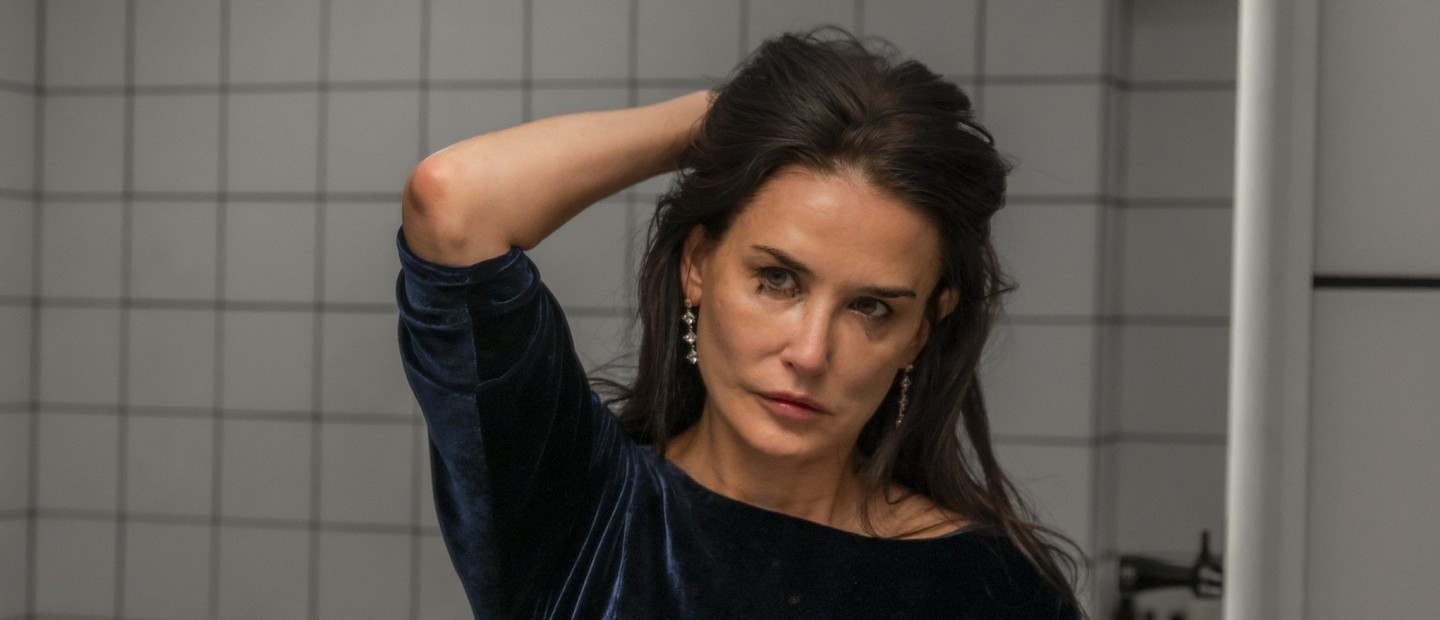 Demi Moore: Διεκδικεί τη Χρυσή Σφαίρα για τη συγκινητική της ερμηνεία στο «The Substance»