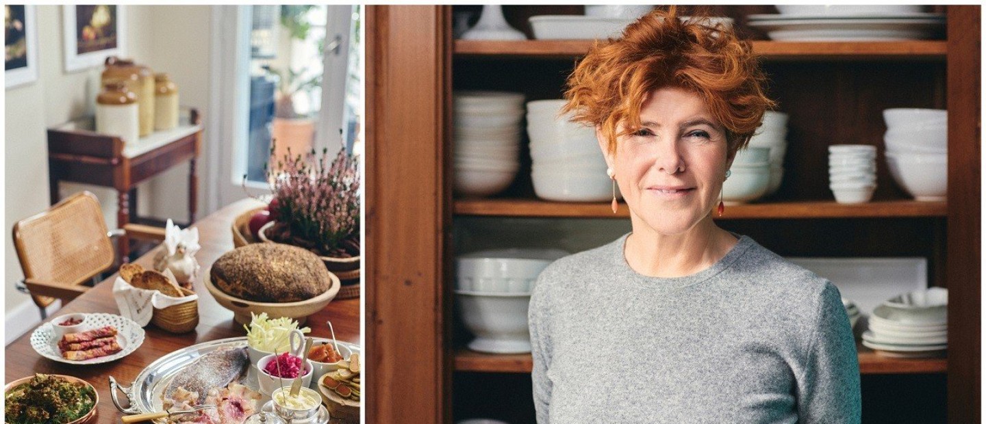 Η σεφ Şemsa Denizsel, με καταγωγή από την Κωνσταντινούπολη, μας υποδέχεται στην πανέμορφη κατοικία της στην καρδιά της Θεσσαλονίκης