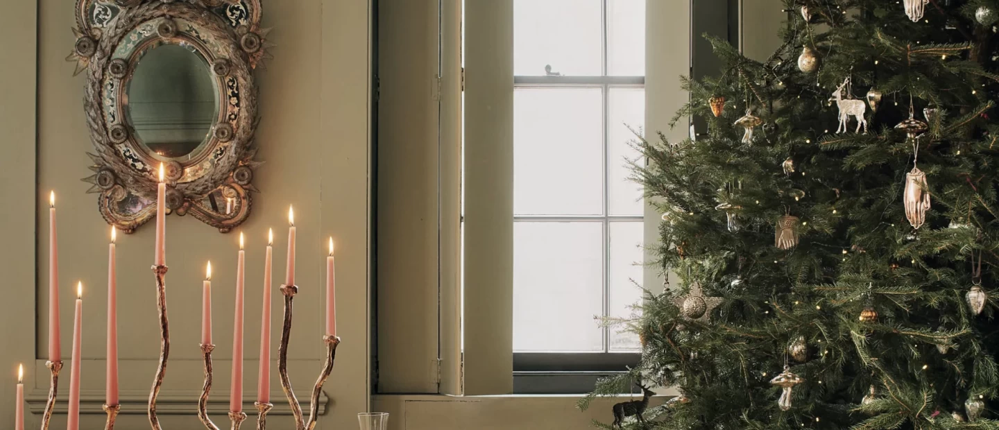 Πριν ξεστολίσετε το δέντρο σας, διαβάστε αυτά τα pro tips για την αποθήκευση των στολιδιών