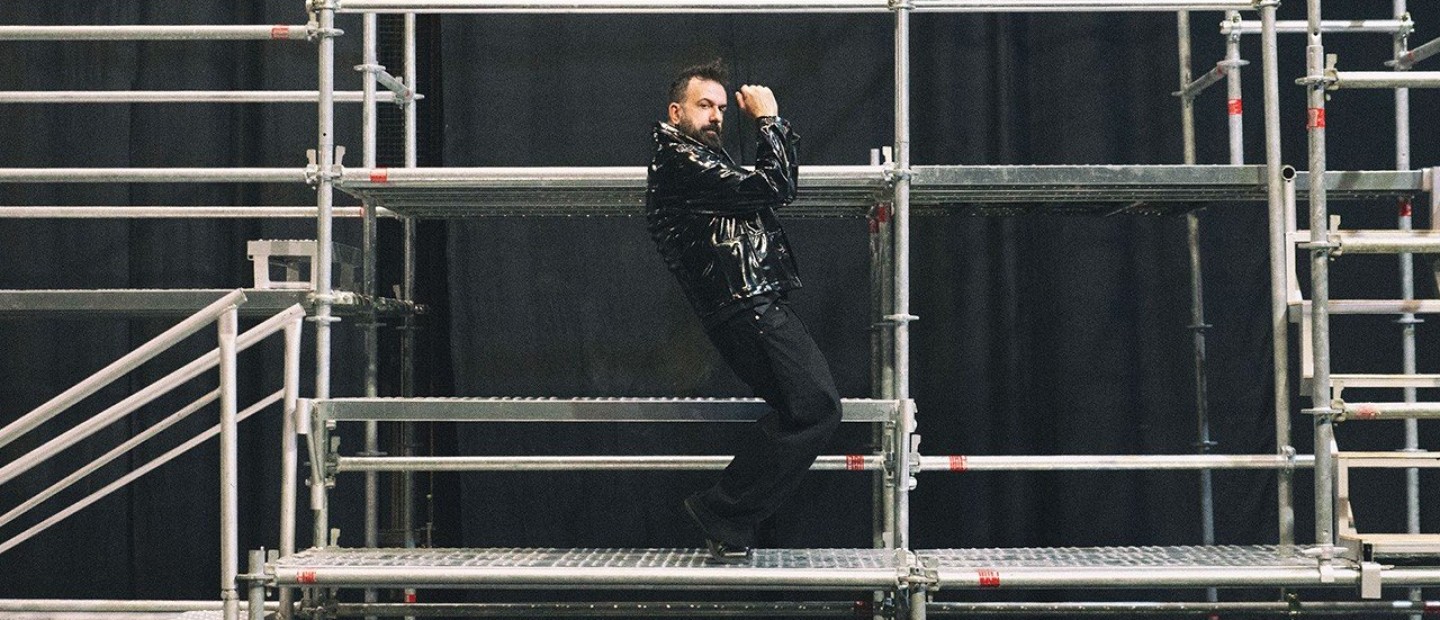 O Κωνσταντίνος Ρήγος σε μια απολαυστική συνέντευξη, με αφορμή τη νέα παραγωγή που σκηνοθετεί, «Ρωμαίος και Ιουλιέτα», στο Κρατικό Θέατρο Βορείου Ελλάδος