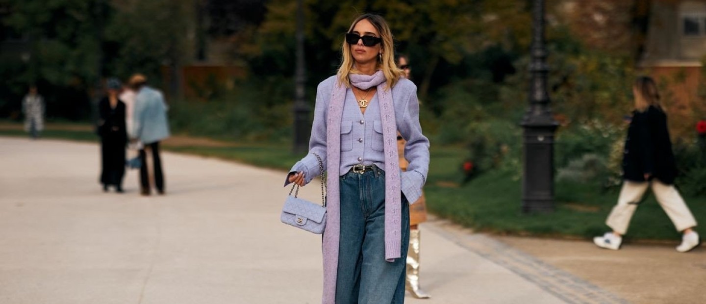Barrel Jeans: Πώς θα φορέσετε με επιτυχία την απόλυτη denim τάση της άνοιξης