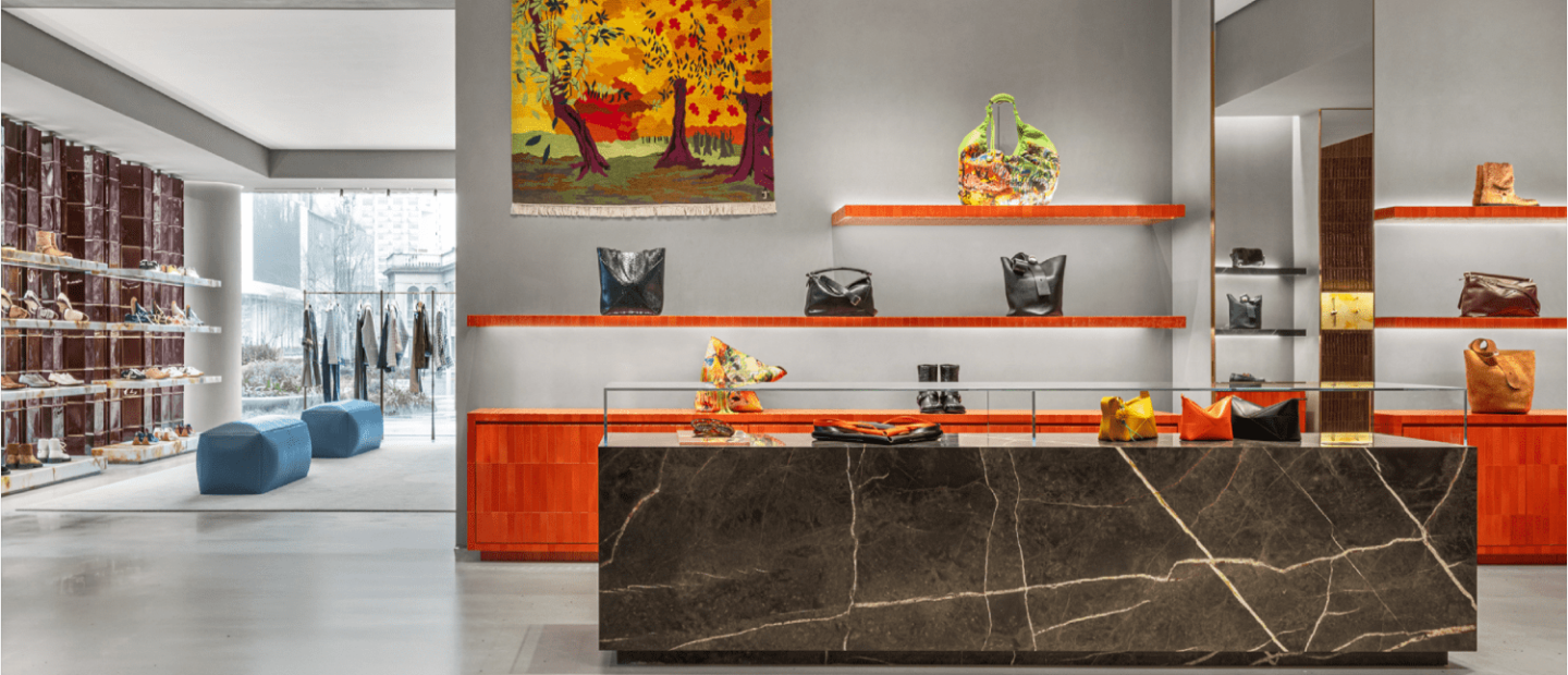 Casa Loewe: Εγκαινιάστηκε η μεγαλύτερη και πιο εντυπωσιακή boutique του οίκου στην Ασία