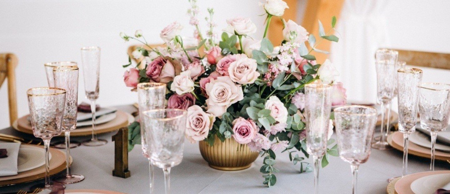 Πώς να οργανώσετε ένα άκρως ατμοσφαιρικό dinner for two στο σπίτι