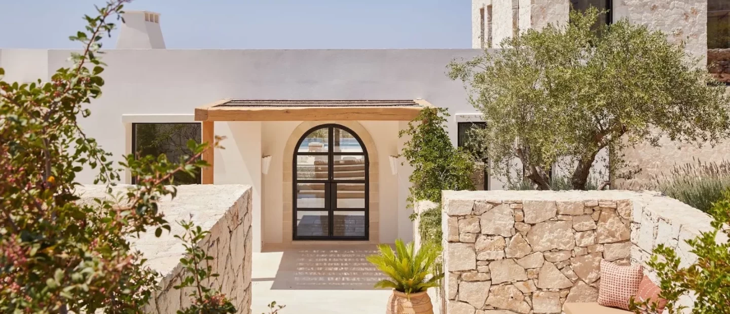Μια εξοχική κατοικία στην Κρήτη υμνεί απόλυτα τη φιλοσοφία του slow living