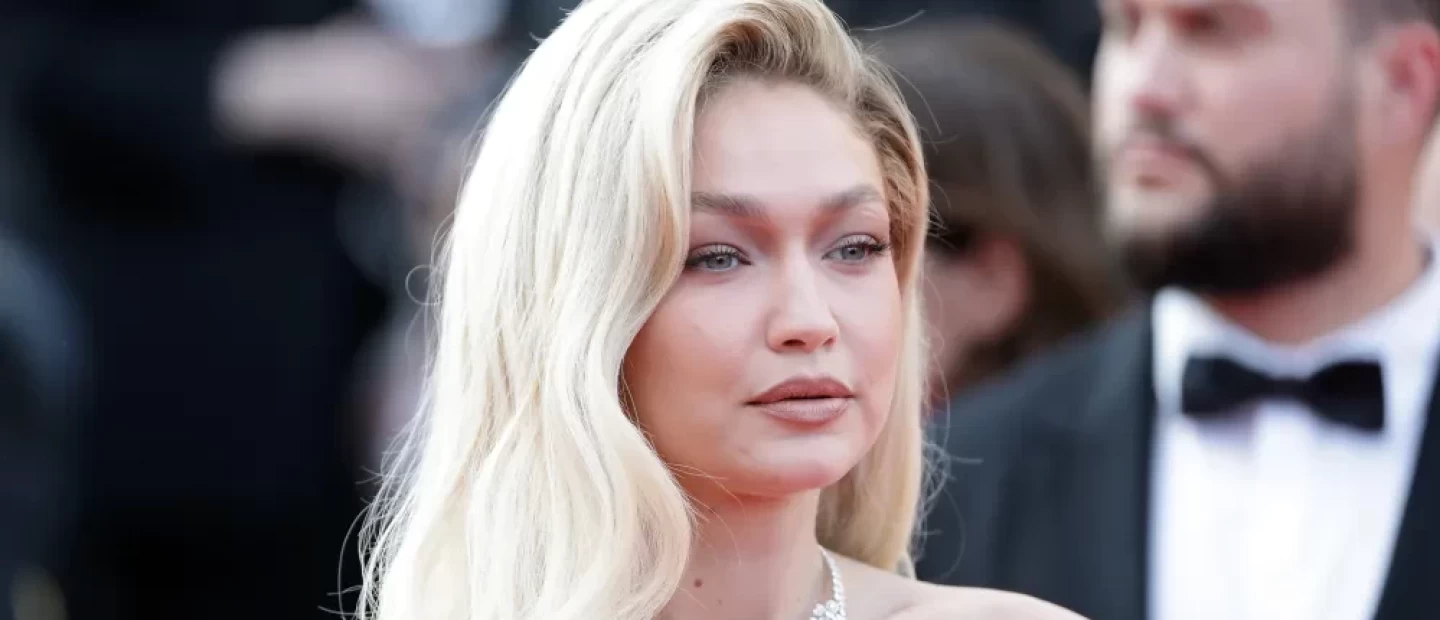 Η χωρίστρα στο πλάι επιστρέφει και είναι πιο τολμηρή από ποτέ